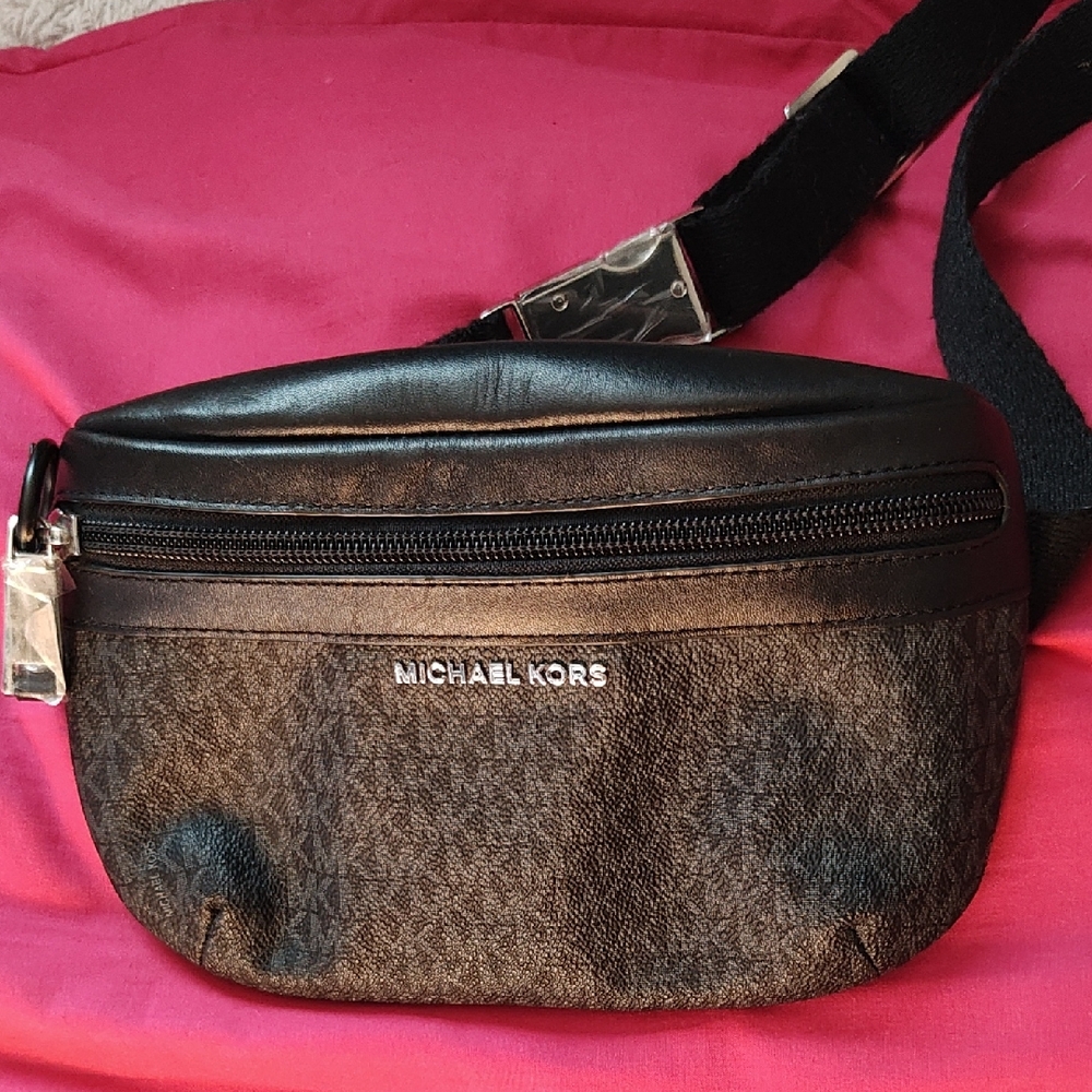 Michael Kors Black and Gray Belt Bag. New!